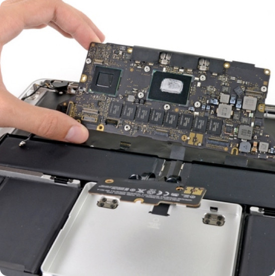 Когда нужен ремонт материнской платы в MacBook?